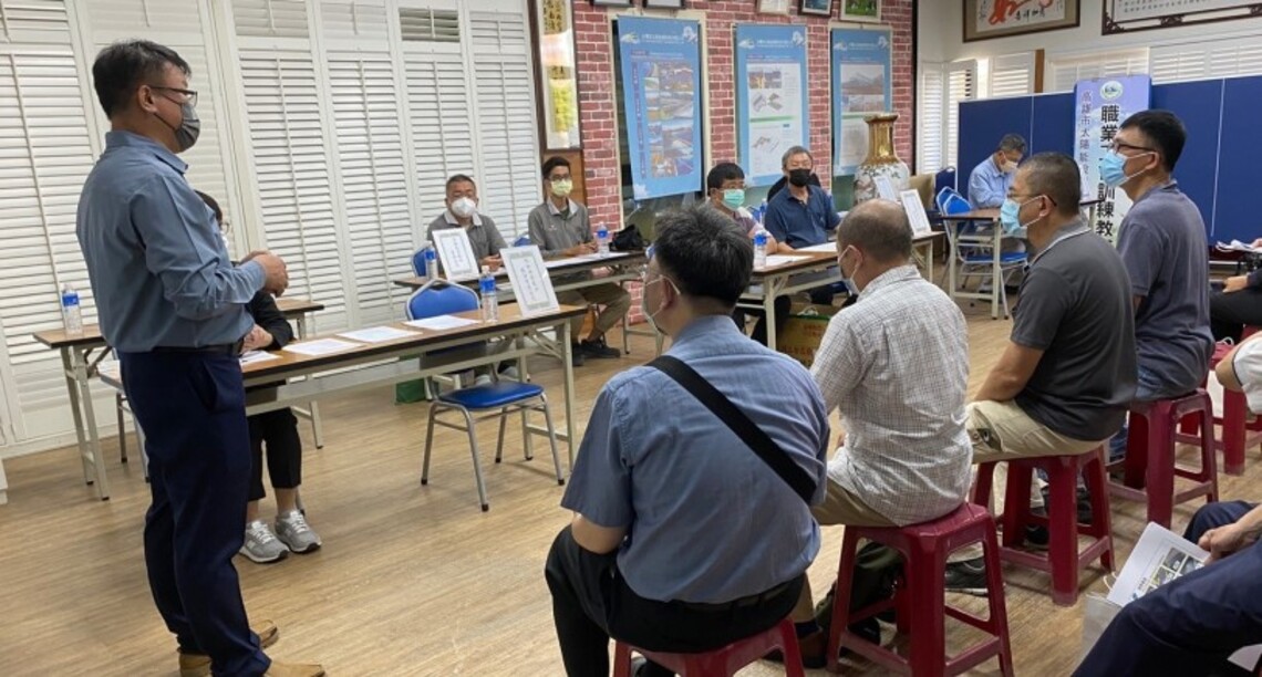 高雄太陽光電系統配線職訓班學員結訓 廠商開年領14月搶才