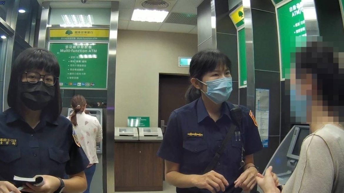 【有片】妳被詐騙了!ATM見女子這行為好心民眾提醒 21 S 108576791 scaled
