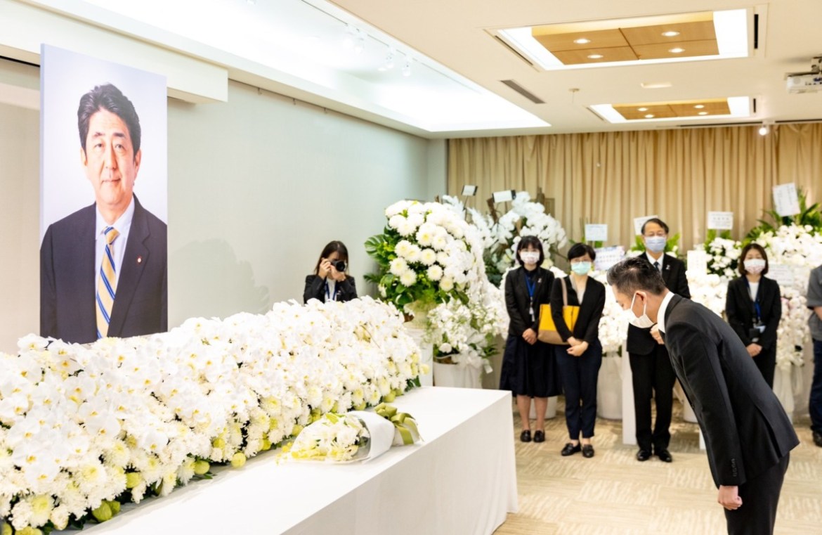林智堅感念安倍晉三提點 期盼深化台日半導體產業交流 18 LINE ALBUM 713弔唁日本前首相安倍晉三 220713 0