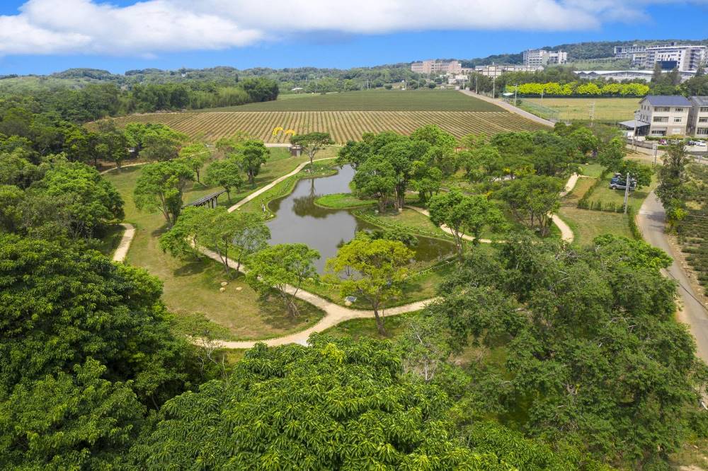 八甲茶文化園區結合科技農業及景觀休憩功能,榮獲建築園冶獎等多獎項讚賞。(圖/水土保持局)