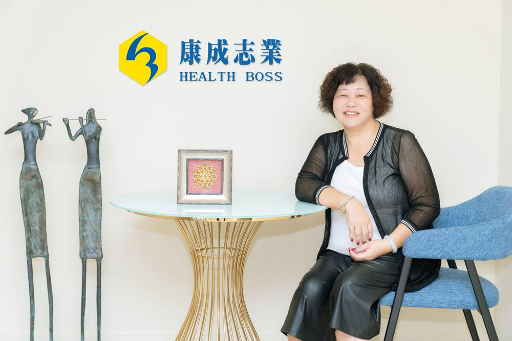 ▲林寶珍選擇康成志業轉職，在完善的電話行銷工作流程下，不用加班還能達成百萬年薪！（圖/康成志業保健行銷提供）