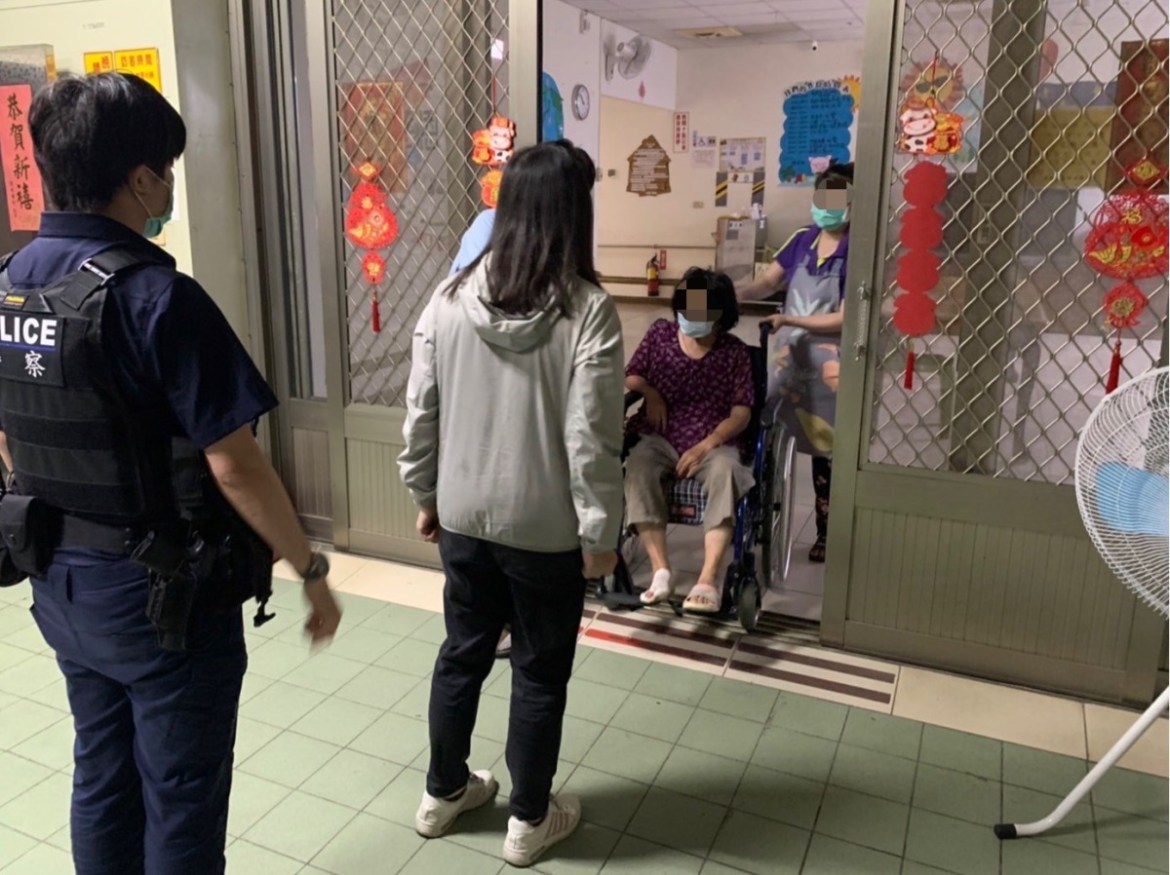 7旬婦迷途10公里竹縣警群組協尋 楊梅警眼尖發現是她 25 S 4292778