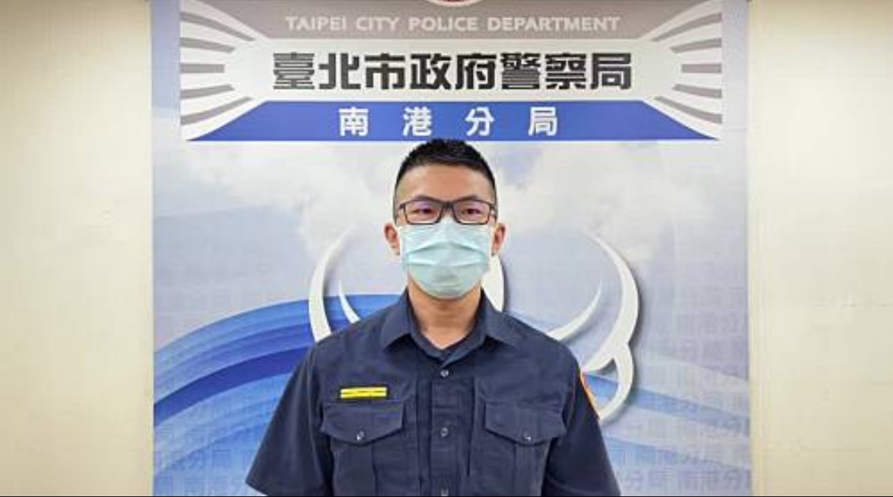 圖片說明:玉成派出所所長蔡維哲說明畫面。(記者林艷林翻攝)