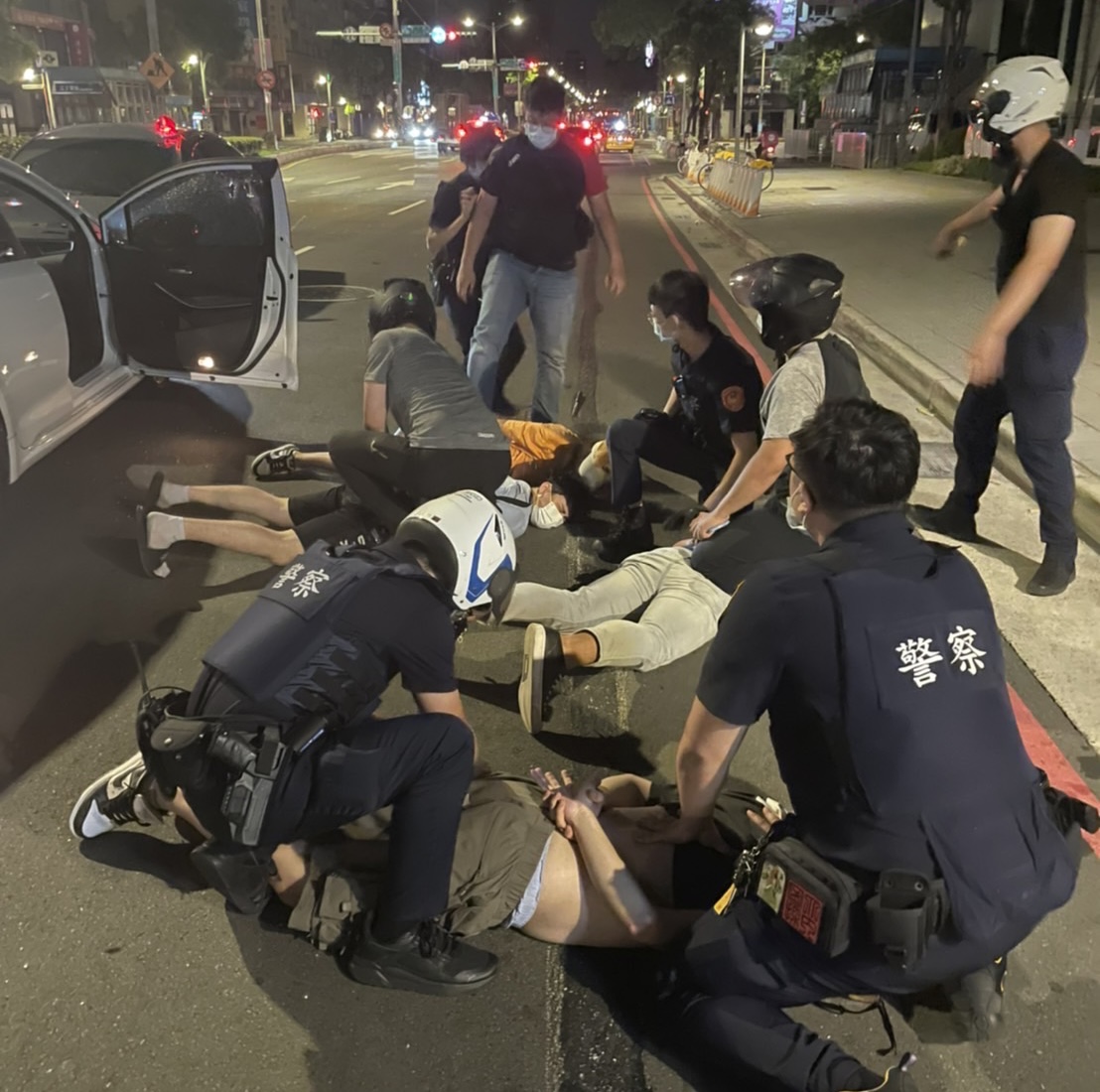 圖片說明:板橋警火速於三小時內逮捕因債務糾紛押人之犯嫌。(記者戴昱弘翻攝)