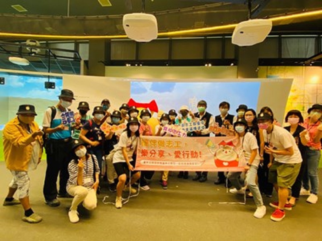 圖片說明:臺中市政府社會局結合台中願景館、社團法人中華安得烈慈善協會及台中捷運公司,分別於今、明兩日及7月30日舉辦一日志工體驗活動。(記者謝榮浤翻攝)
