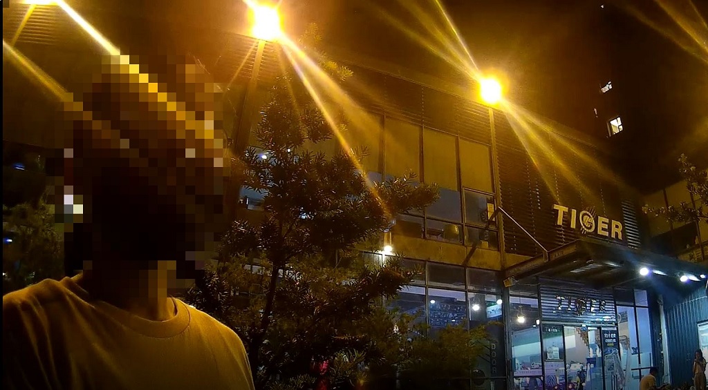 圖片說明:中警四分局大墩派出所員警賴子揚於南屯區尋獲曾姓失蹤人口,家屬相當感激與肯定員警的作為。(記者謝榮浤翻攝)