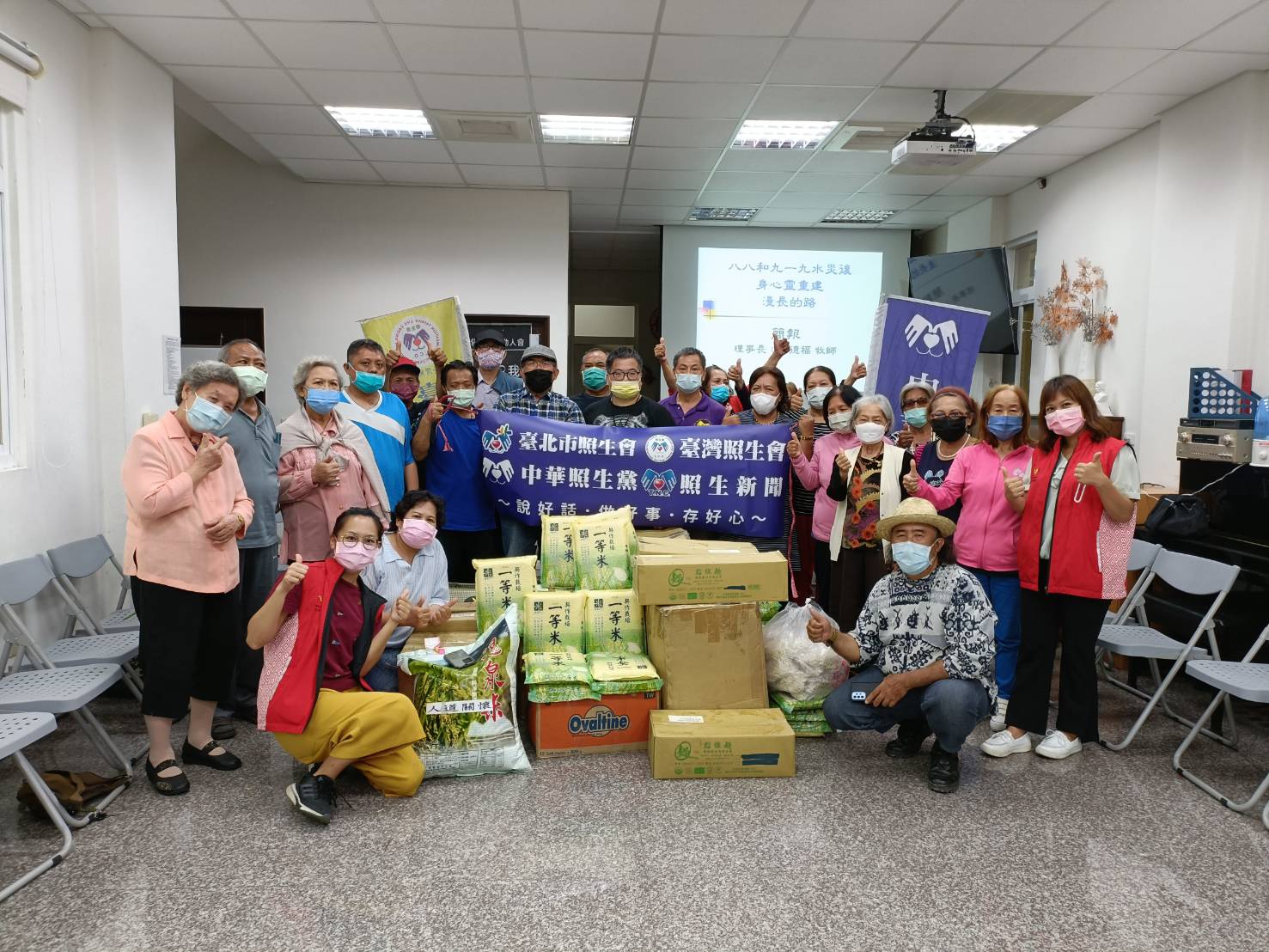 圖片說明:照生聯盟分享愛心不受限,遠赴700公里之遠的屏東潮州及高雄小港區,關懷88水災受災殘疾老人們。(記者宋紹誠翻攝)