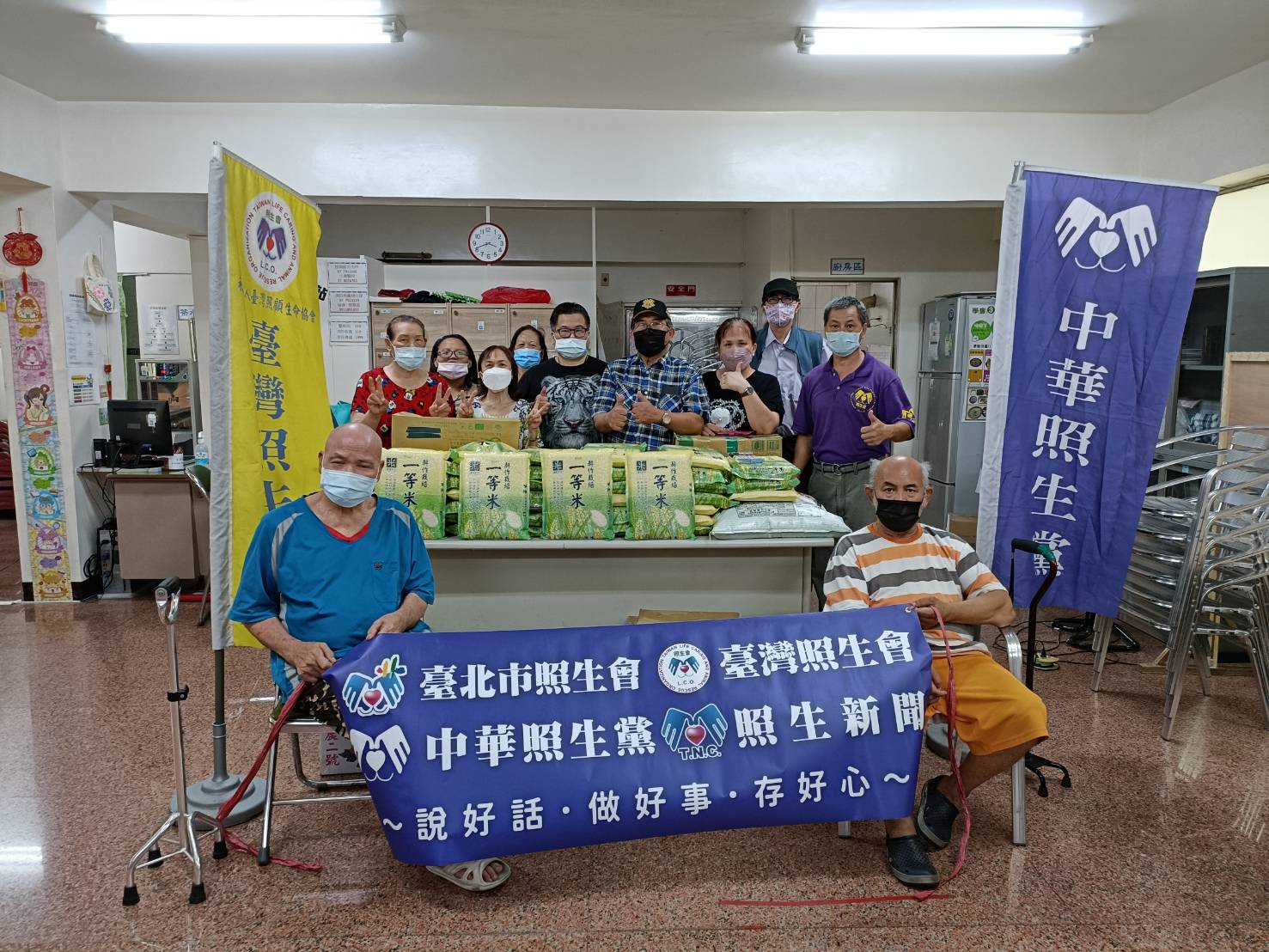 圖片說明:照生聯盟以實際行動從新北市鶯歌出發,探視因88水災陷入困境的殘疾老人們!(記者宋紹誠翻攝)