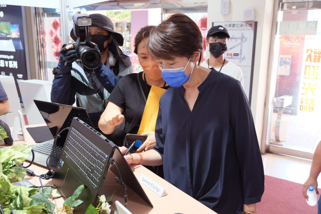 黃珊珊副市長於光華商場數位新天地巡視