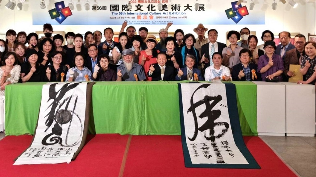 圖片說明:中華霧峰林家宮保第國藝術中心代院長林品陞榮獲韓國國際文化美術大展書法組「金獎」備受肯定。(記者謝榮浤翻攝)