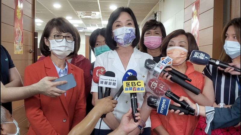 漾新聞|陳其邁頻跑眷村宮廟是否拔樁又一樁？柯志恩質疑：為何別人的「日常」卻是他的「異常」