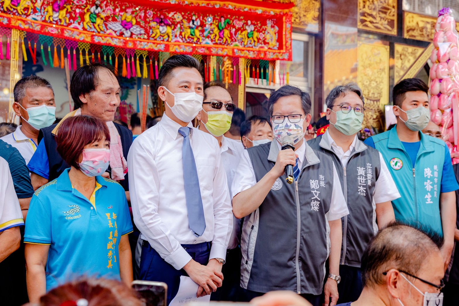 太認真跑桃園行程褲子破洞沒注意 林智堅笑:有點糗啦! 33 桃園市長鄭文燦、民進黨桃園市長參選人林智堅
