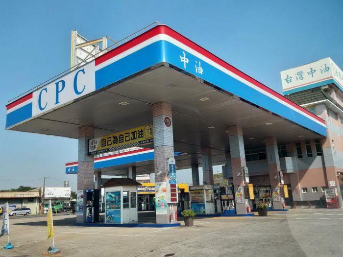 中油明起國內汽、柴油各調降0.3及0.4元