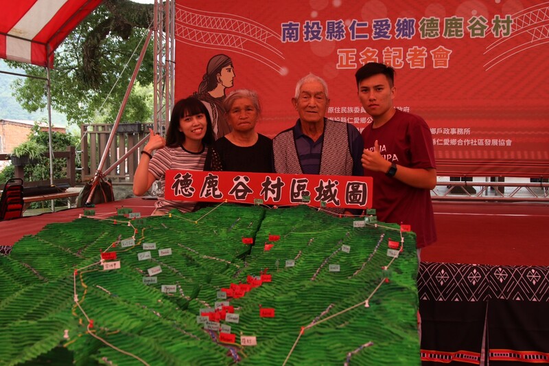 漾新聞|義大原民生林丞恩製作部落模型 再現消失72年的德鹿谷村