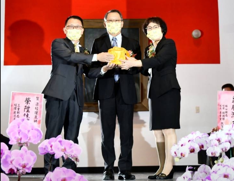 漾新聞|高雄郵局局長交接梁麗妍接篆上任