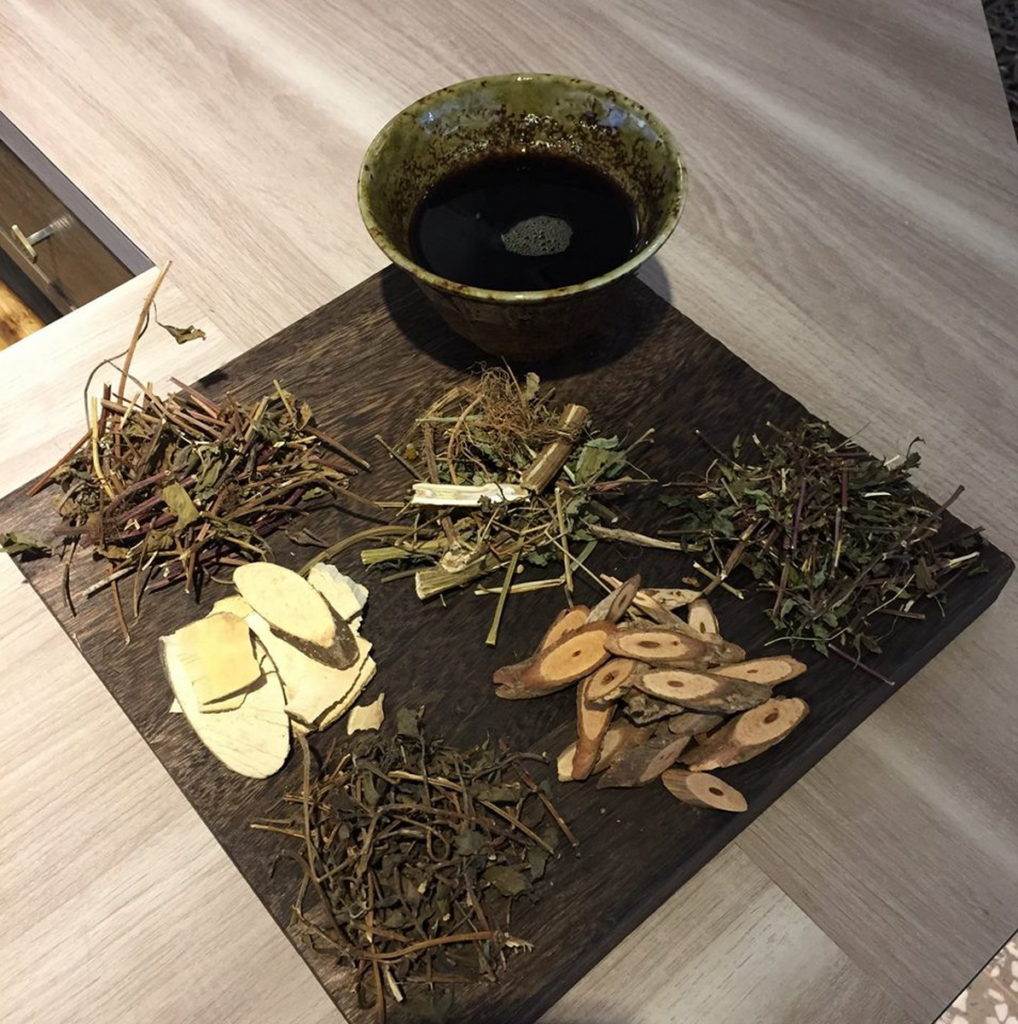 龍山寺小旅行友善店家 老濟安 手沖青草茶體驗
