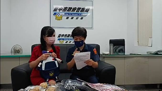 ▲豐原警察婆婆與網紅玥姐一搭一唱，提醒青少年遠離犯罪溫床    (圖/台中豐原分局 提供)