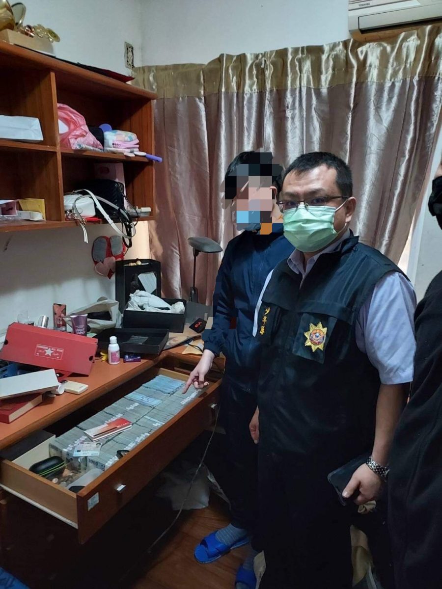 【有片】手捧大把鈔票抖音炫富 引少年隊注意查出非法博弈網站 23 S 75227188 scaled