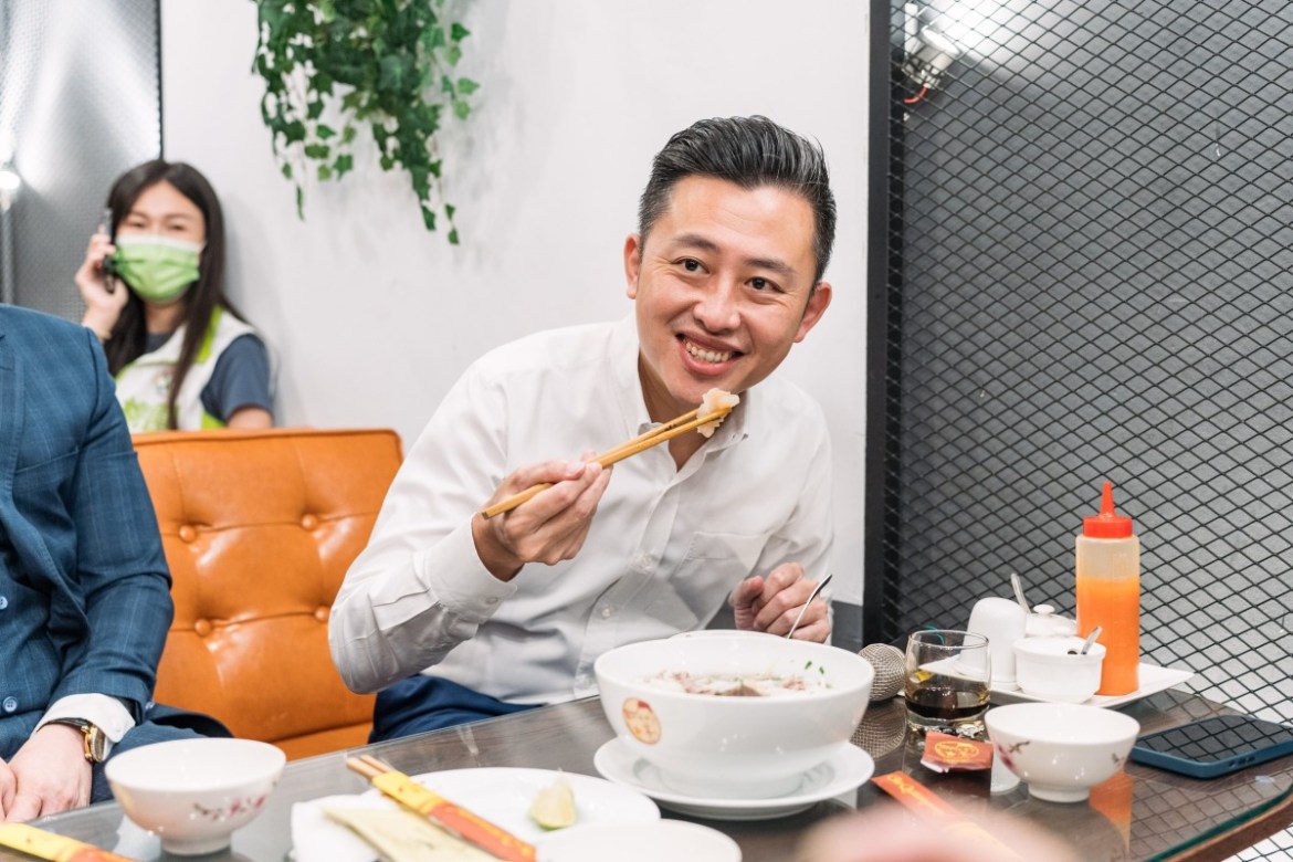 賴香伶指綠營轉移論文門焦點 林智堅:抹黑的選舉方式已過時 18 LINE ALBUM 2022.07.18參訪桃園後站新住民美食及文化 220718