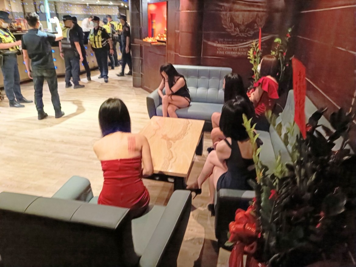 平鎮警長帶隊臨檢 鐵腕防治街頭暴力打擊不法 24 1658151008227