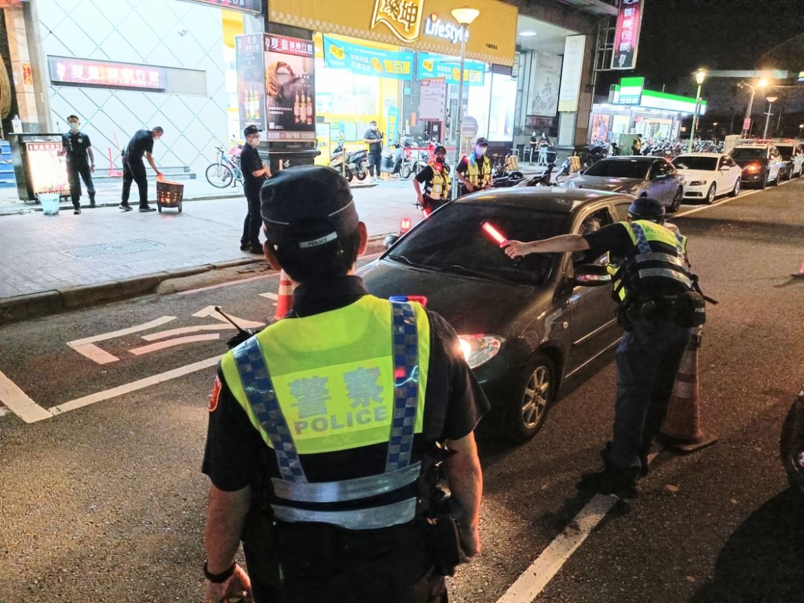 平鎮警長帶隊臨檢 鐵腕防治街頭暴力打擊不法 25 1658151015004