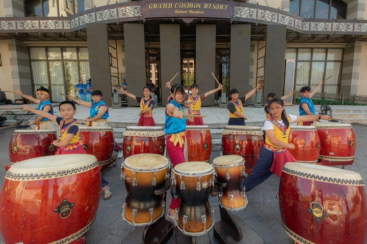 2022縱谷客韻季定目劇彩排定裝,呈現鼓藝文化。 圖:花蓮縣政府客家事務處/提供