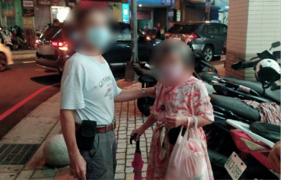 ▲黃婦兒子驅車南下台中接回母親 (圖/台中市警察局 提供)