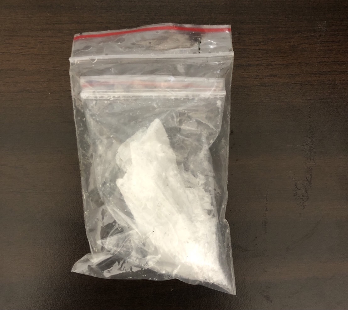 圖片說明:新店警於犯嫌家中搜獲毒品。(記者徐煜勝翻攝)