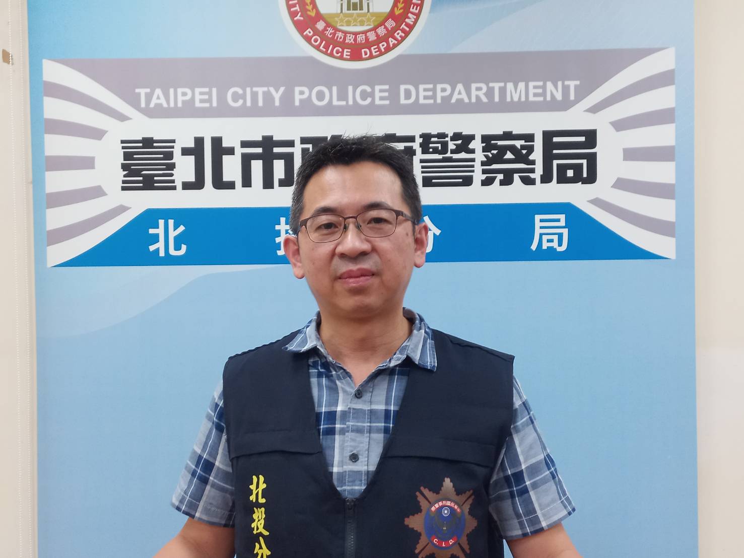 圖片說明:警北投分局偵查隊副隊長徐同朋說明警方偵辦過程。(記者宋紹誠翻攝)