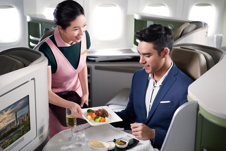 長榮航空榮獲「2022年全球二十大最佳航空公司」第八名評選
