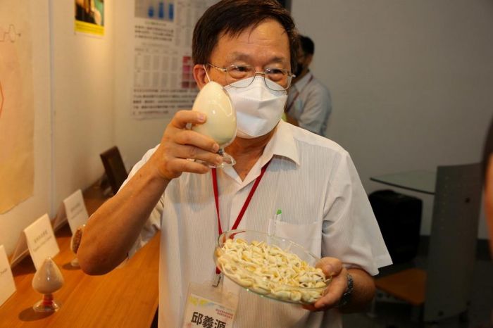 嘉大邱義源前校長40年磨一劍發表「花生蘆烯醇」可有效抑制攝護腺腫大獲國際期刊刊