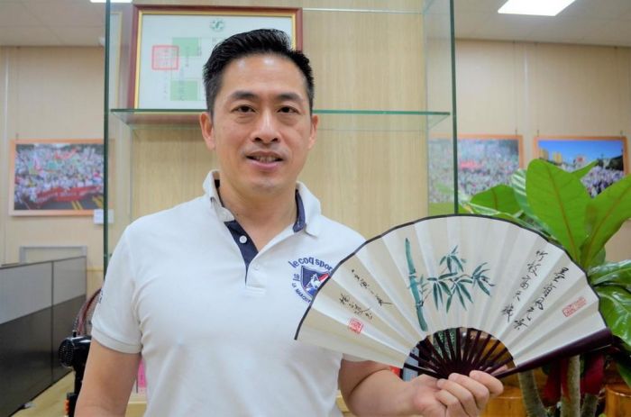知名書法家贈「凍蒜」墨寶黃盈智 爭取嘉義市認同重返議會