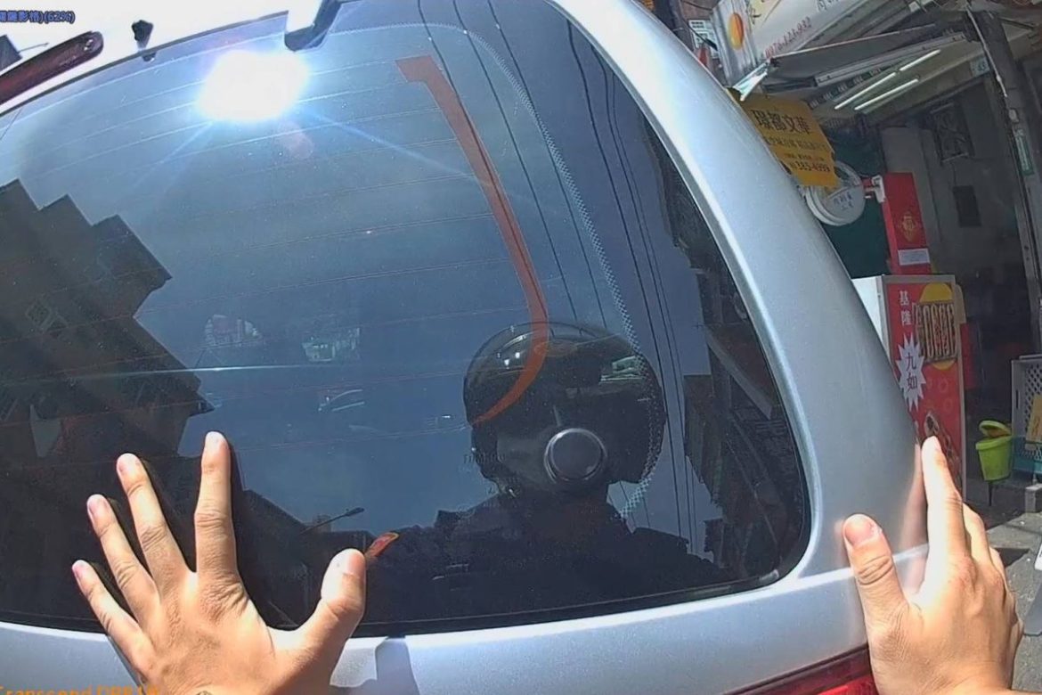 買午餐遇車拋錨被狂按喇叭 大園警頂烈日推車恢復交通順暢 18 159236 scaled