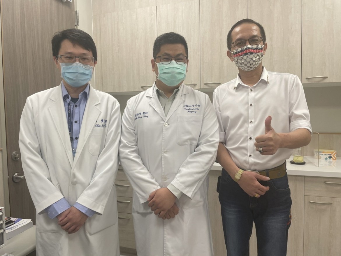 老菸槍日飲2瓶高粱喘到快昏厥 中醫大新竹附醫鬼門關前救回他 18 媒體合照