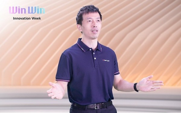 華為公司運營商BG Marketing與解決方案銷售部總裁彭松發表致辭