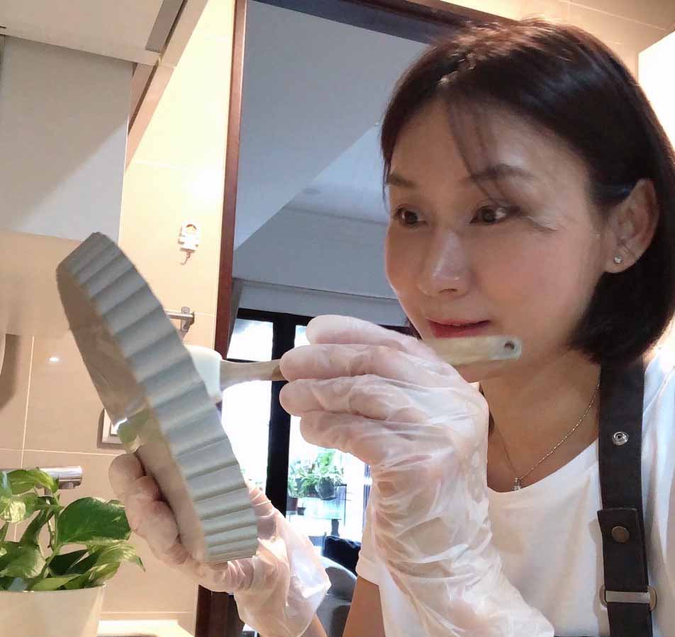 前中國小姐吳昕儒投入烘焙藝術，獨自一人年銷售六千顆創意麵包（圖／由吳昕儒提供）