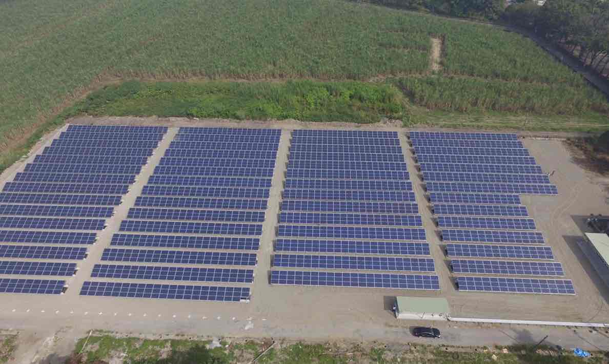 為達2050淨零碳排目標及因應國際綠電趨勢，經濟部與台糖共同規劃釋地發展太陽光電，並保留其中三成綠電專予中小企業購買。（圖／經濟部）
