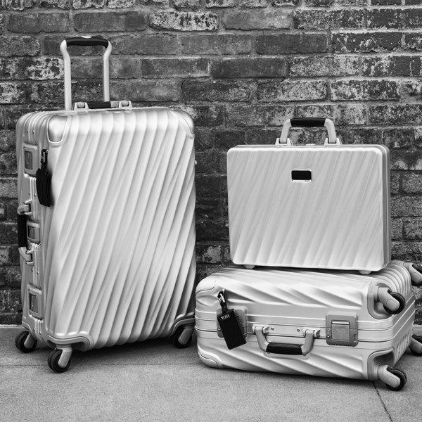 TUMI 19 Degree Aluminum 系列手提箱和行李箱系列 TUMI 19 Degree Aluminum 系列手提箱和行李箱系列