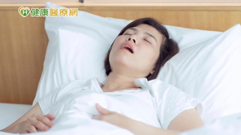 睡覺時咬舌、大叫是壓力大?醫:恐是睡眠癲癇