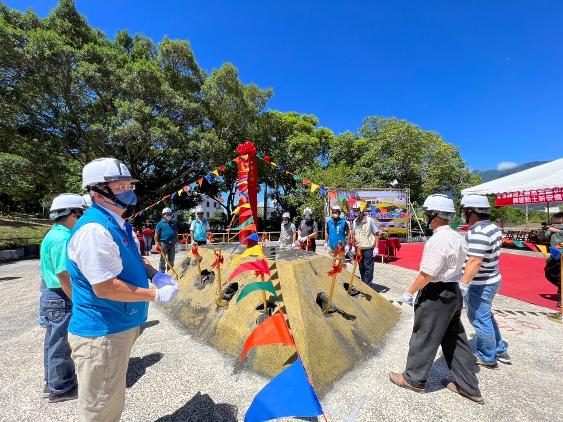 活化機關用地 打造友善優活場域 「池上鄉萬安國小活動中心動土祈安儀式」