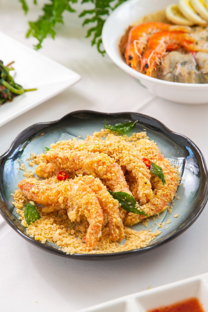 麥片鮮蝦為珍寶的知名菜色,淡淡奶香搭配酥脆口感,成為店內必點之一(圖:珍寶南洋小廚提供)