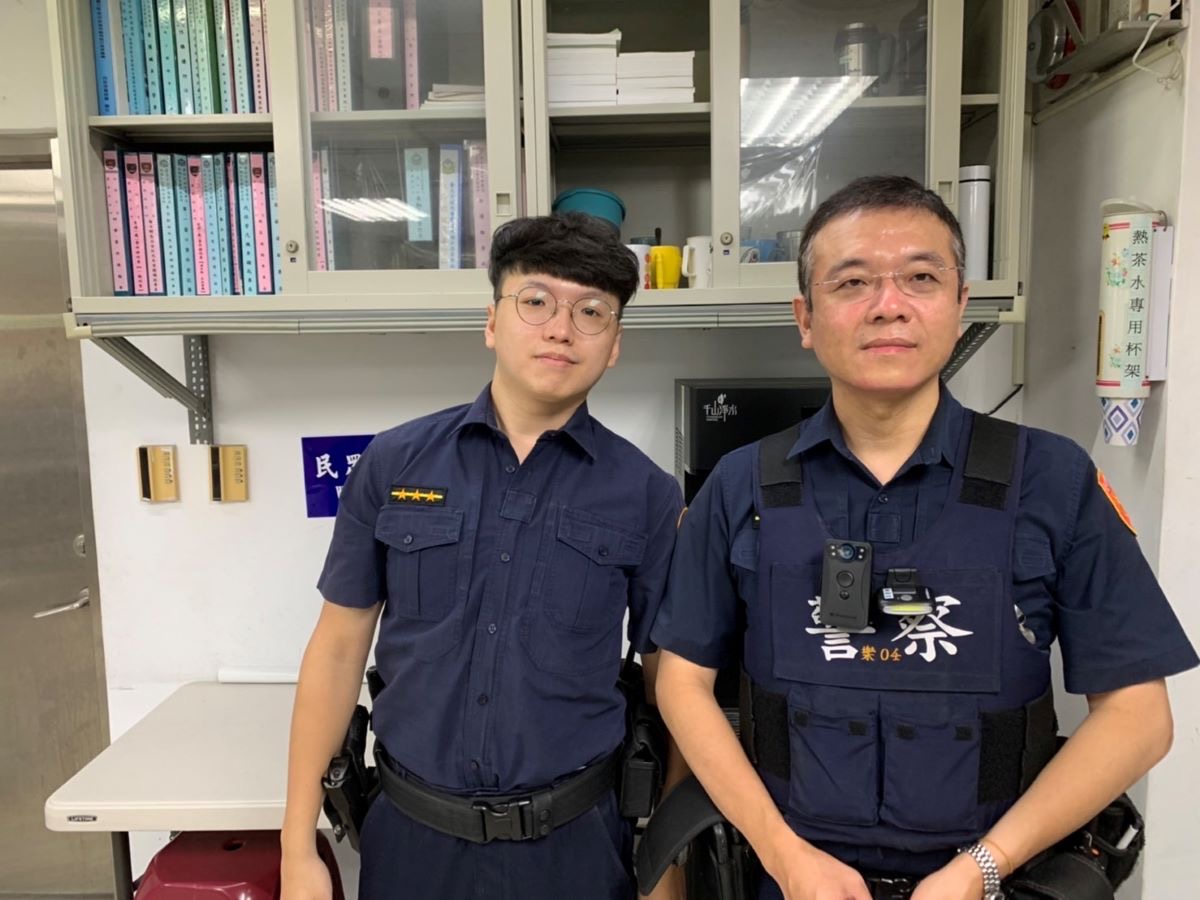 圖:康樂派出所警員游詠翔(左),林俊宏(右)