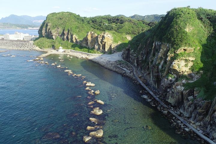 阿拉寶灣與地質步道。 圖:北海岸及觀音山國家風景區管理處/提供