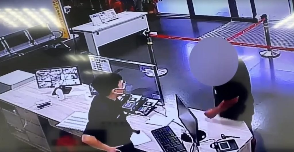 魏先生焦急跑進派出所,表示太太羊水破,希望警方能協助開道至醫院