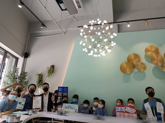 家扶兒一句話 暖心業者再度招待家扶兒享用火鍋
