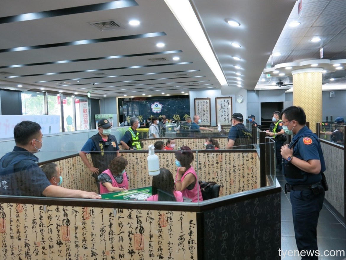 賭場藏身合法麻將協會 龍潭警當場逮18人查扣百萬賭資 20 S 18358730