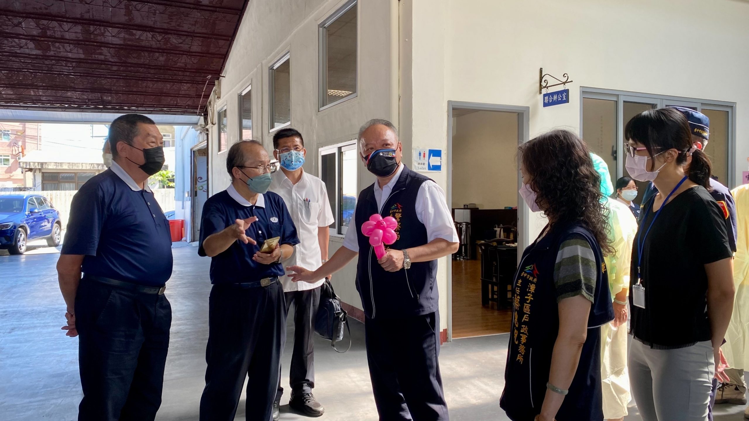 圖片說明:臺中市政府警察局長蔡蒼柏今(22)日前往潭子區慈濟心田聯絡處快打站慰勉維安員警。(記者謝榮浤翻攝)