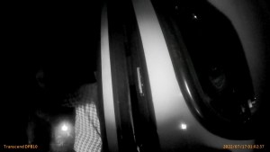 圖:警方協助開車門排除救援