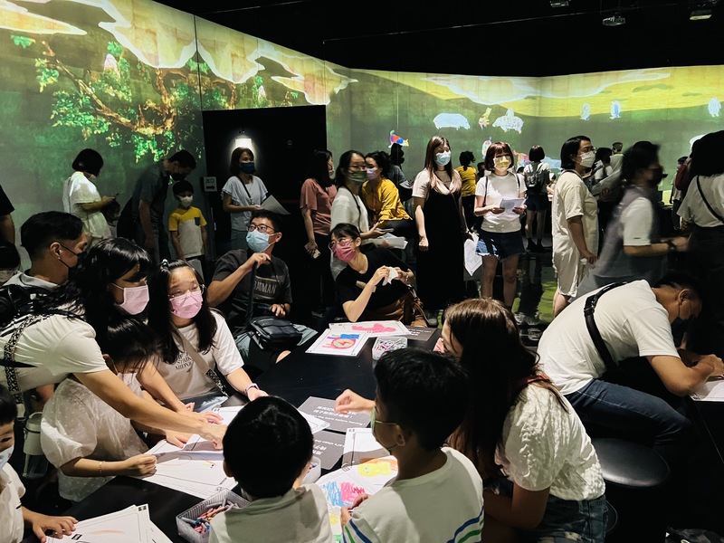 漾新聞|上百位「清景麟」之友齊聚科工館沈浸 「teamLab未來遊樂園」