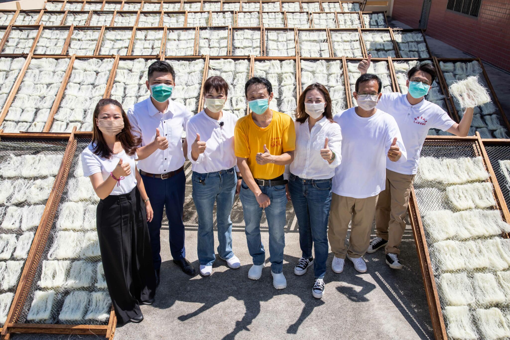 沈慧虹體驗米粉製程 讚新竹南勢新華米粉堅韌職人精神 28 民進黨新竹市長參選人沈慧虹 3